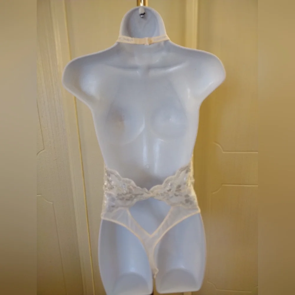 Victoria Secret Lace Floral Ivory Bodysuit - Picture 4 of 5